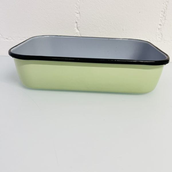 Plat à gratin en métal émaillé vert